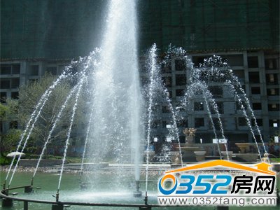 ��Ҏģˮ�χ�Ȫӳ���ۺ�