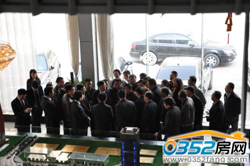 市長蒞臨億豐世貿視察指導