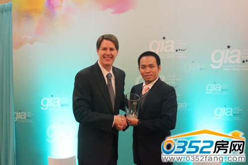 首席文化執(zhí)行官邱浩洋代表慕思領(lǐng)獎