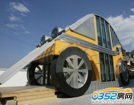 這車房設(shè)計的很時尚啊