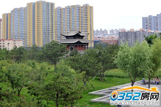 大同古城東城墻外城市綠地一角