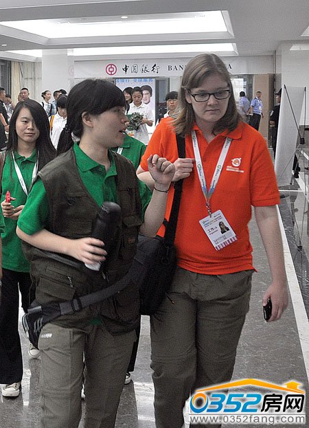 各國參賽隊伍陸續抵達