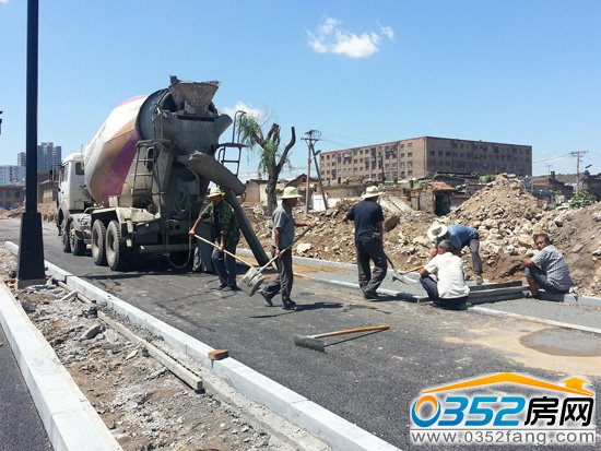 清遠大街鋪設(shè)中