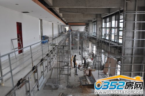 站在二樓東側看一樓