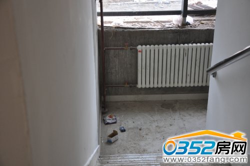 武警樓通往底層的臺階