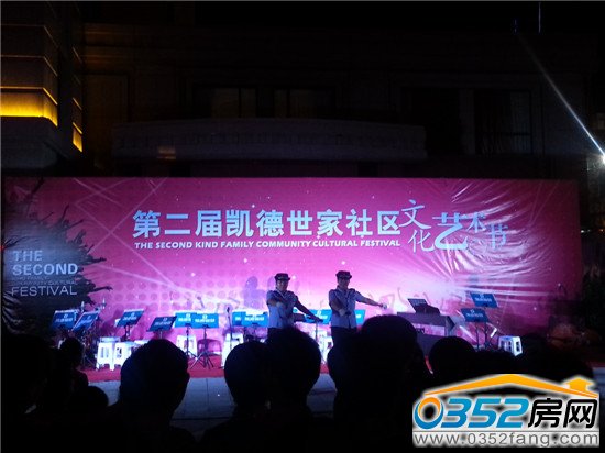 來自物業的姐妹花歌舞“共和國女兵”