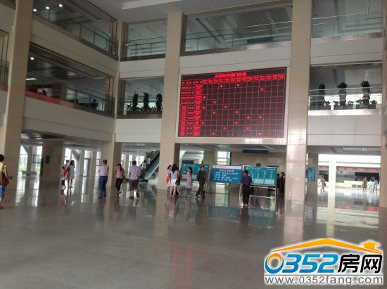 五醫院門診部一樓大廳