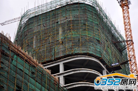 華唐城商務辦公大樓已封頂