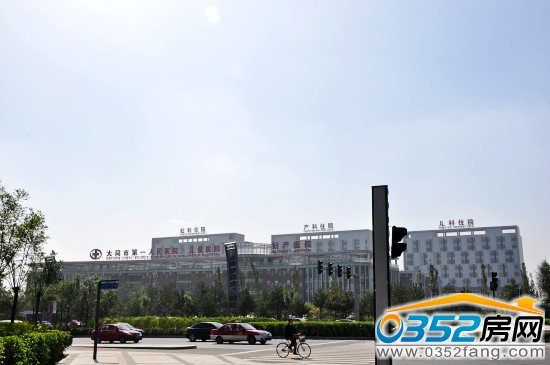 恒安街、文興路交匯處東南角的一醫院(與華唐城遙遙相望)