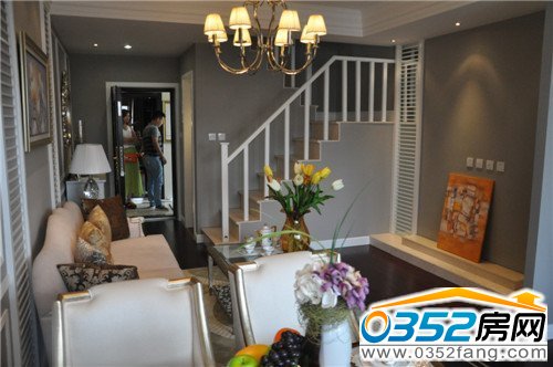 倫敦街復(fù)式樓梯的合理布置