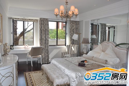 倫敦街復(fù)式房超大主臥