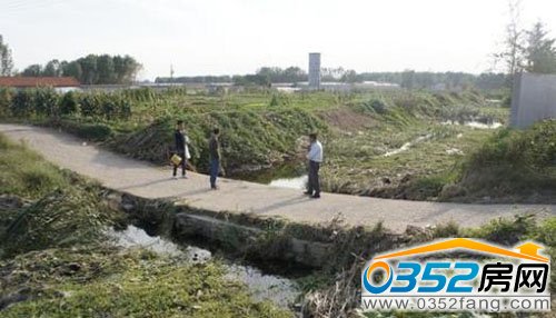 漫水橋中間低兩邊高 上下坡很危險