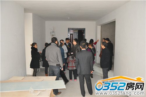 �I(y��)�������^����