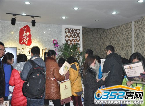 房網網友向觀瀾華府置業顧問詳細了解項目信息