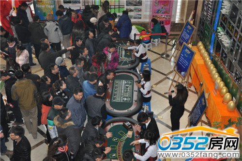 千禧御東畫卷接待中心活動現(xiàn)場人山人海