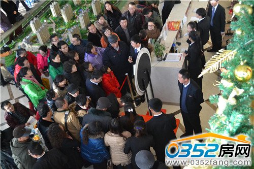 到訪客戶興致盎然參加抽獎活動