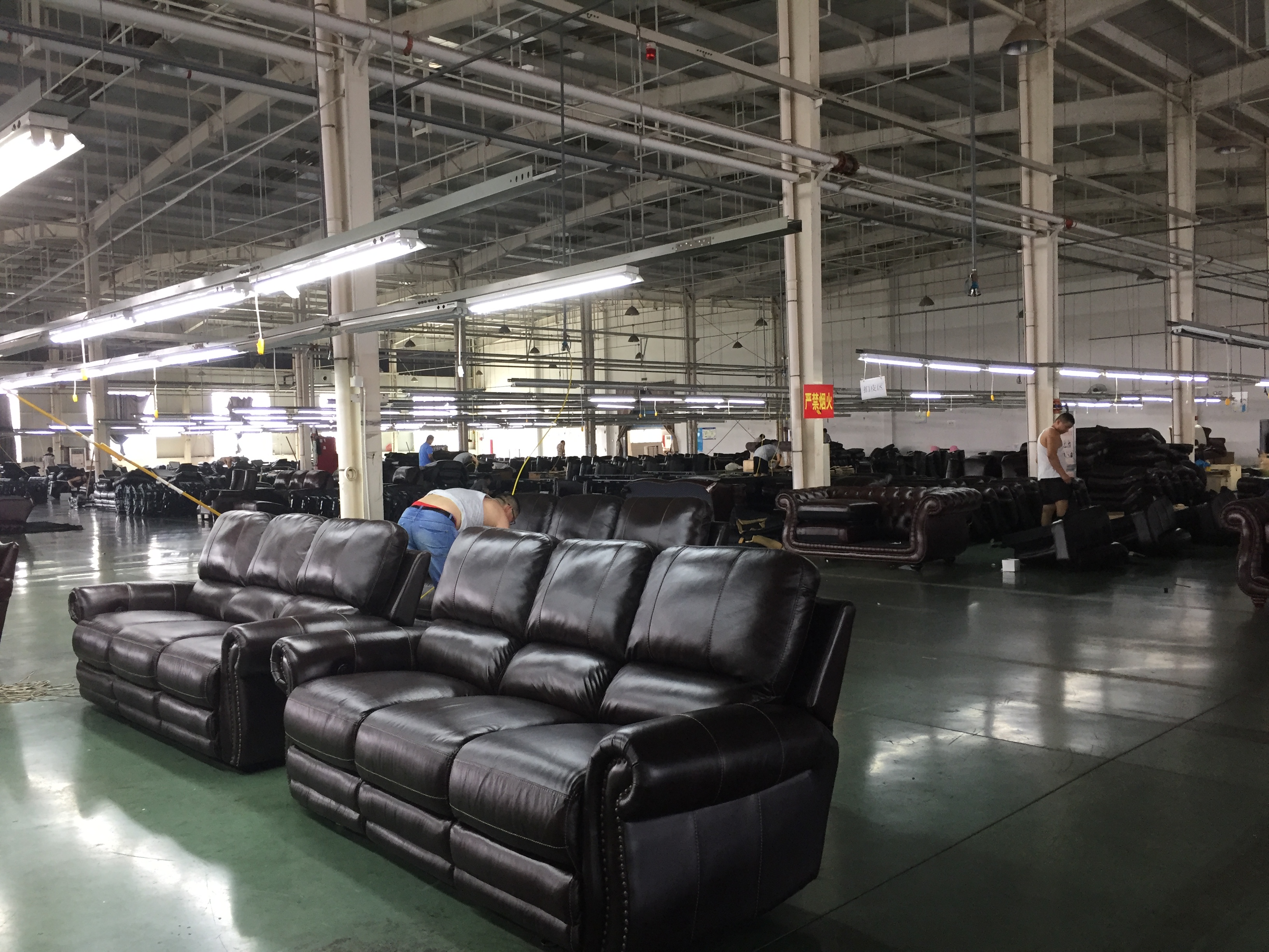 源木智造外貿(mào)家具倉儲超市 創(chuàng)新模式引領家具銷售新潮流