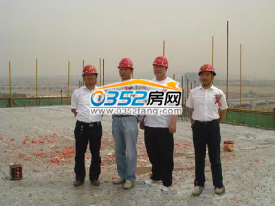 慶典現(xiàn)場領(lǐng)導(dǎo)合影