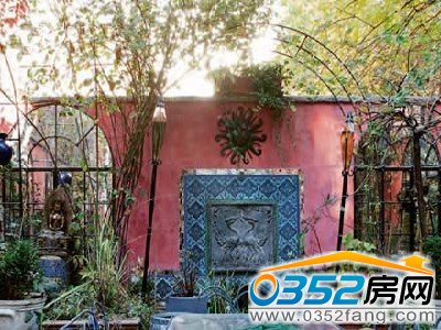 老宅里最搶眼的舊建筑