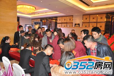 �����F��