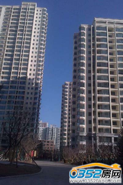 不敢高聲,語恐驚天上人