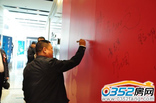 與會人員簽到現場