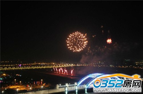 ����,��^