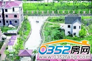 “釘子戶”被小河隔開