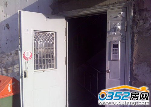 海潤園樓宇門破敗不堪