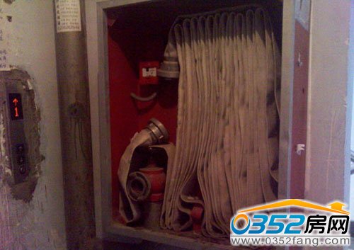 電梯口防火栓形同虛設