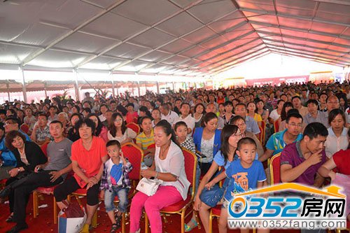 7月27日億豐世貿中心一期義烏小商品認購現場呈現千人到訪盛況