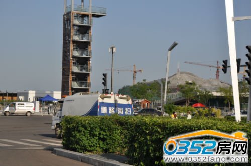 道路清掃車輛整裝待命