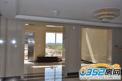 入戶大堂層高6.6米,明亮寬敞