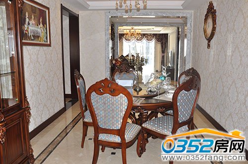 餐廳給人一種溫馨浪漫的氛圍