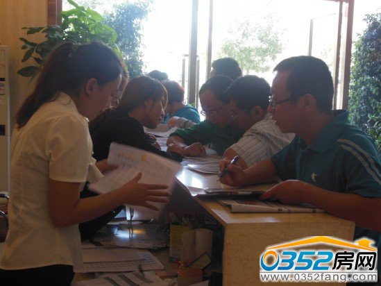 網(wǎng)友向御濱園置業(yè)顧問(wèn)咨詢問(wèn)題