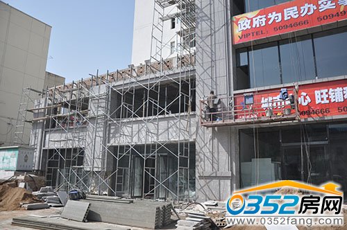 沿云中路商鋪正在進行大理石覆面