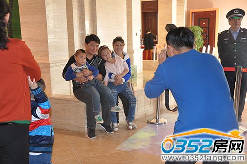 御河九號為業主拍照留念