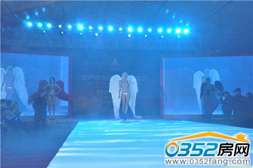 外籍模特為現(xiàn)場觀眾帶來美好的視覺盛宴