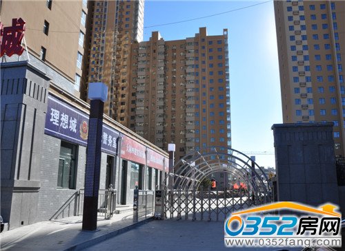 北馨理想城二期入口安置電動門