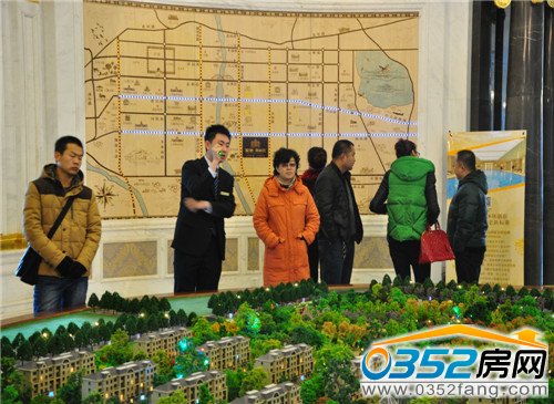 復地御瀾灣置業顧問向廣大網友介紹項目詳情