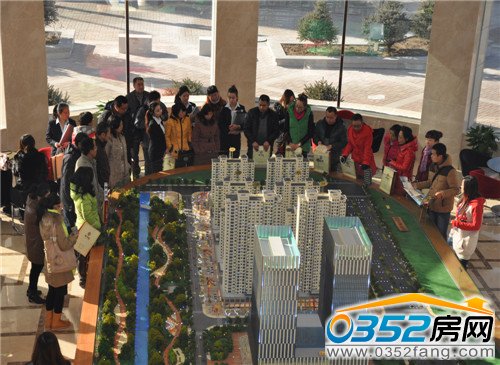 瑞星花園置業顧問向房網網友介紹項目詳情