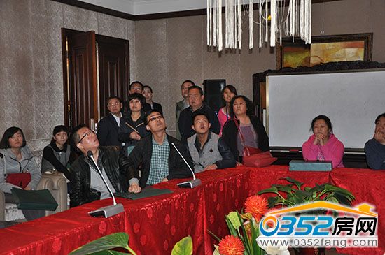 御河九號置業顧問向網友介紹社區智能系統