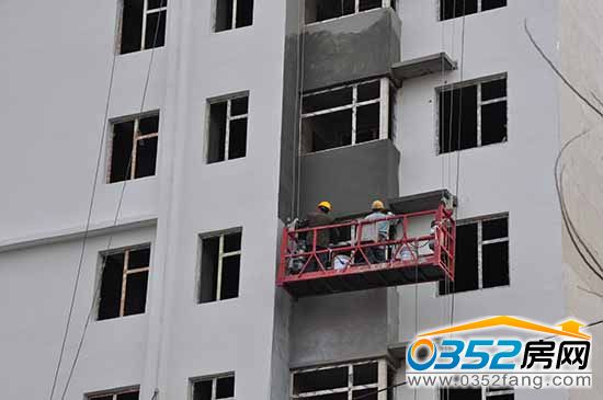 美好新里程二期 美好新里程二期10號樓處于粉刷外立面過程中