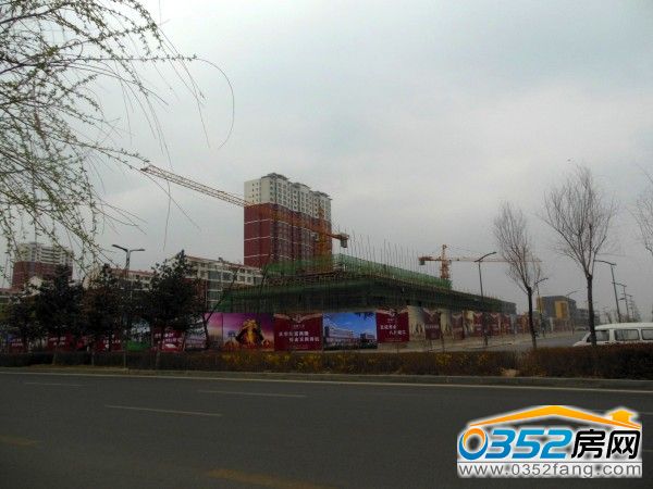 鴻晟廣場 鴻晟廣場4月10日工程遠(yuǎn)景圖,項(xiàng)目建設(shè)已出圍擋