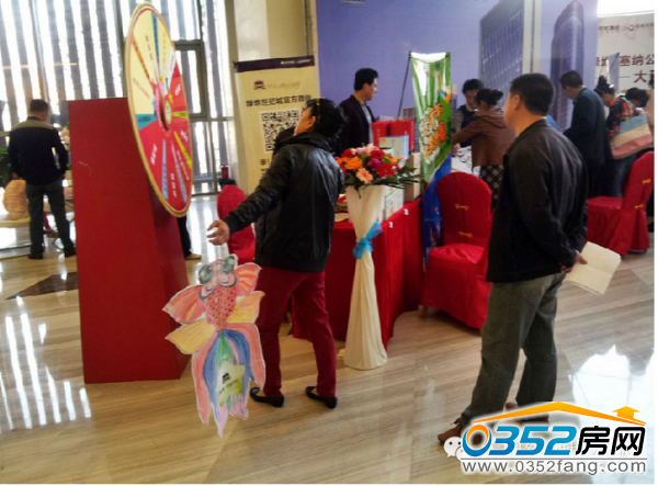 綠地世紀(jì)城 綠地世紀(jì)城活動(dòng)現(xiàn)場(chǎng)人潮涌動(dòng)