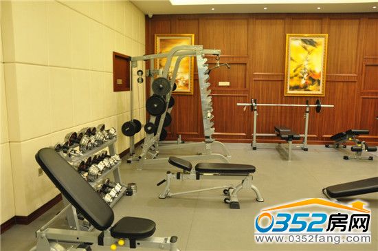 各種健身器材供會員鍛煉身體
