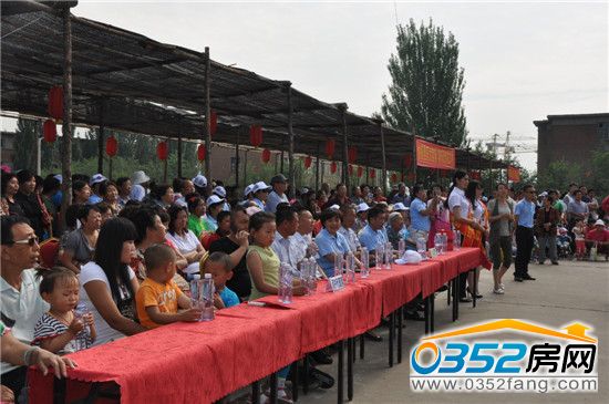 出席活動的領導、商戶、業主