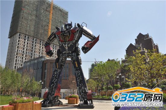 六月變形金剛空降倫敦街