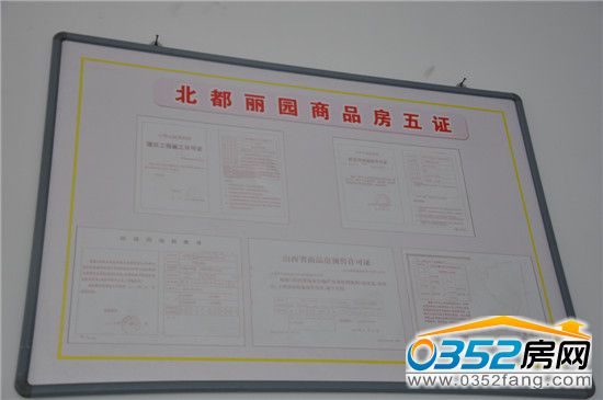 �������@���C