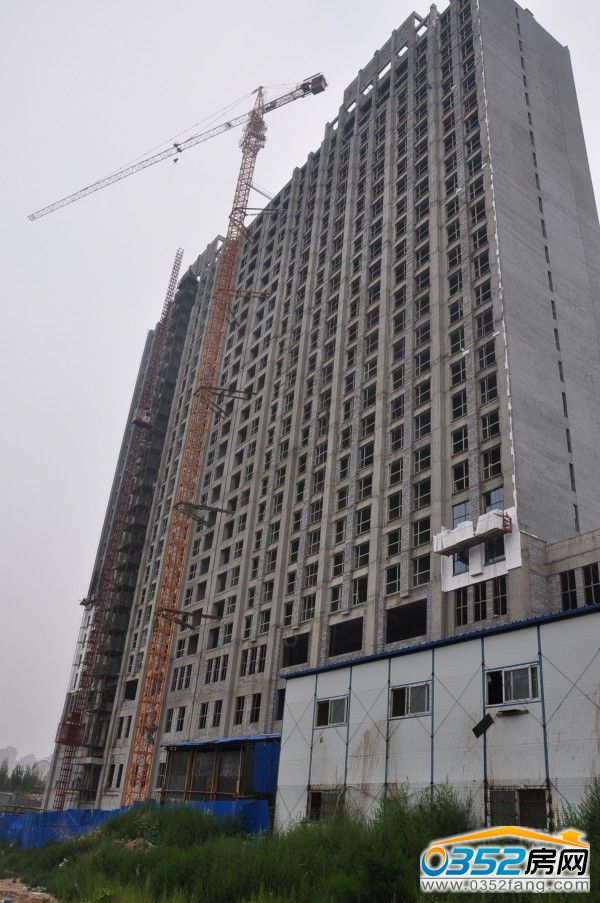 月星國際家居廣場5號樓開始涂刷外立面(2014.7.29)